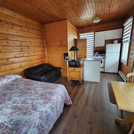 Motel Et Chalets Bo-Fleuve Evangeline Saint-Siméon Kültér fotó