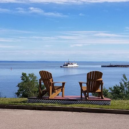 Motel Et Chalets Bo-Fleuve Evangeline Saint-Siméon Kültér fotó