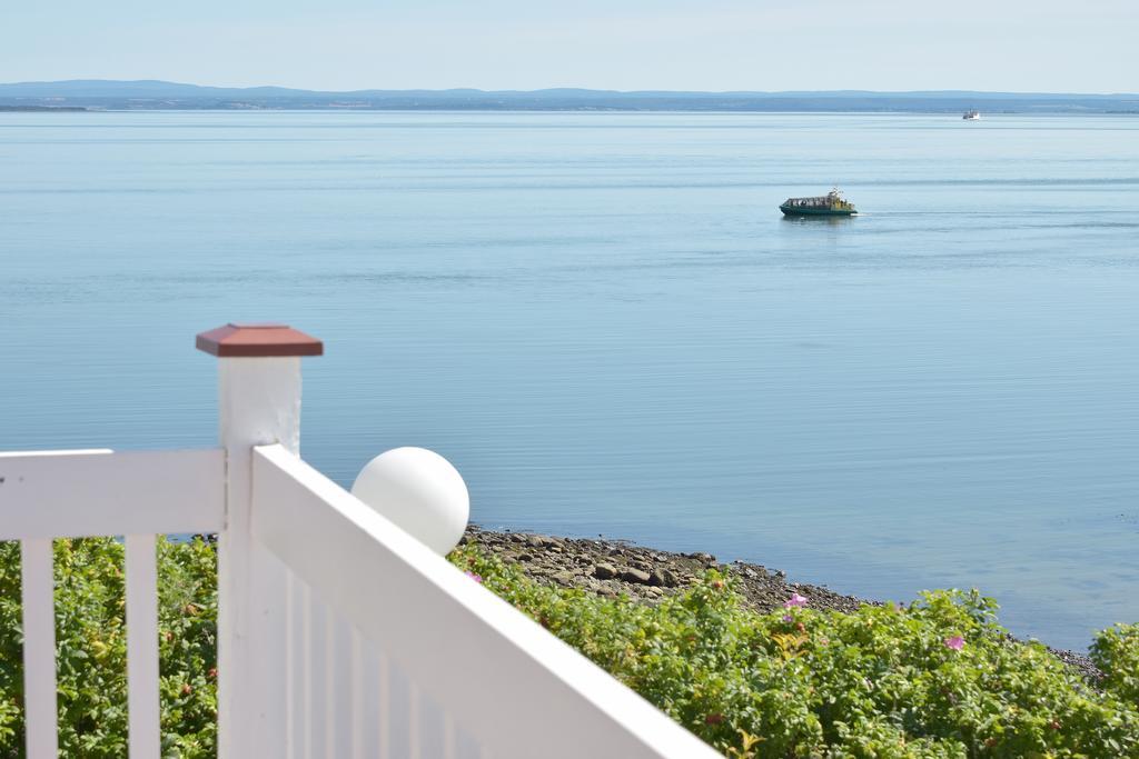 Motel Et Chalets Bo-Fleuve Evangeline Saint-Siméon Kültér fotó