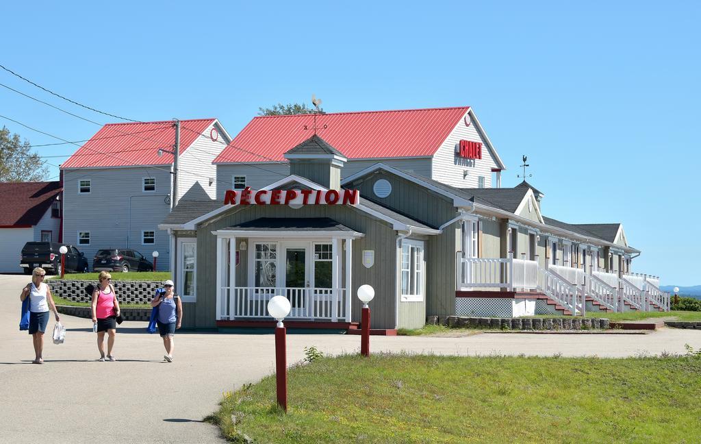 Motel Et Chalets Bo-Fleuve Evangeline Saint-Siméon Kültér fotó