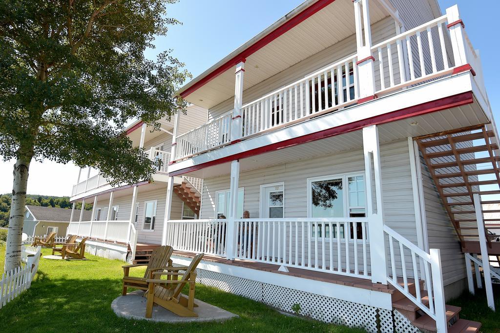 Motel Et Chalets Bo-Fleuve Evangeline Saint-Siméon Kültér fotó