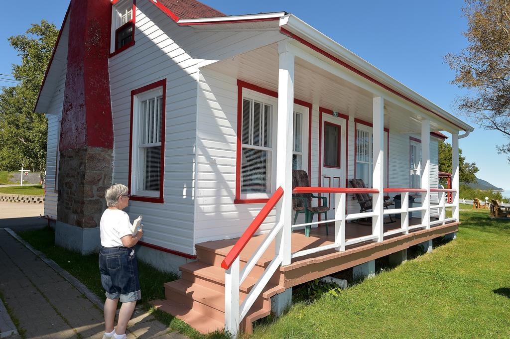 Motel Et Chalets Bo-Fleuve Evangeline Saint-Siméon Kültér fotó