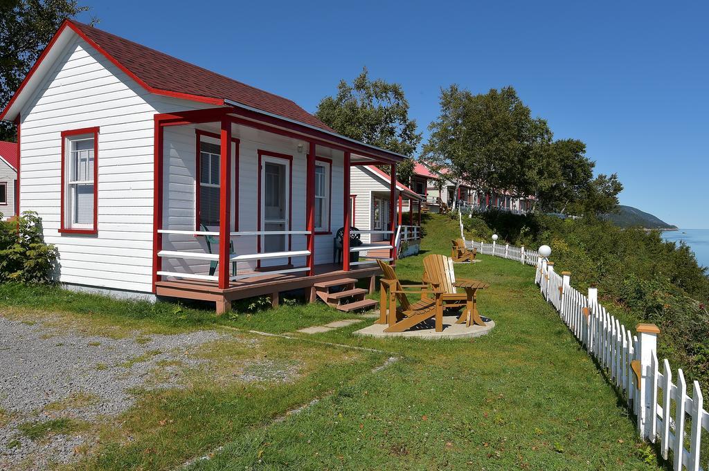Motel Et Chalets Bo-Fleuve Evangeline Saint-Siméon Kültér fotó
