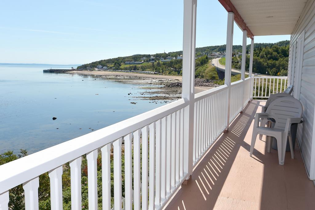 Motel Et Chalets Bo-Fleuve Evangeline Saint-Siméon Kültér fotó