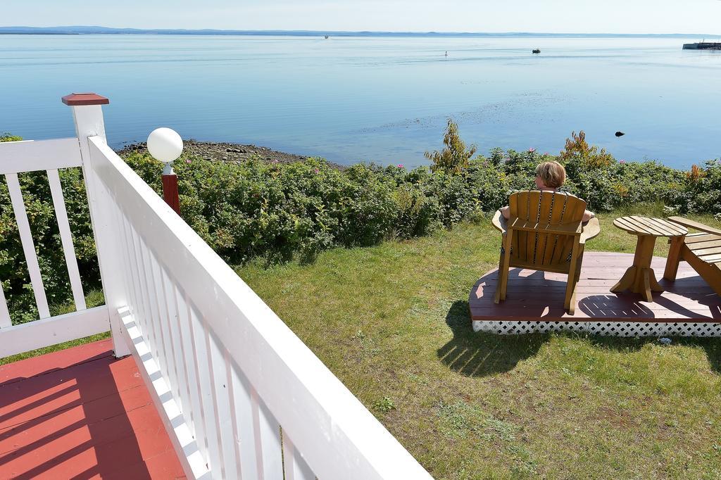 Motel Et Chalets Bo-Fleuve Evangeline Saint-Siméon Kültér fotó