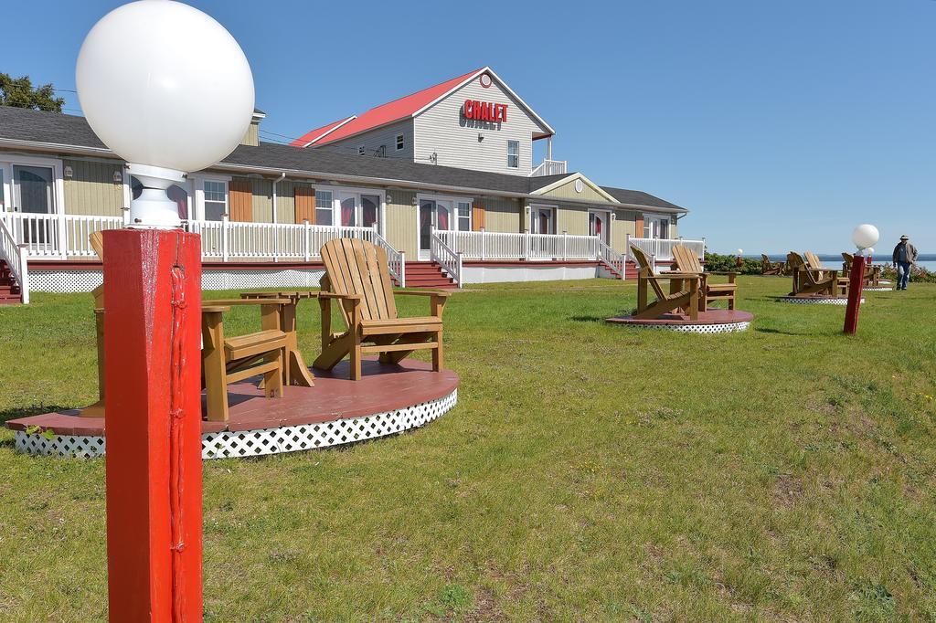 Motel Et Chalets Bo-Fleuve Evangeline Saint-Siméon Kültér fotó