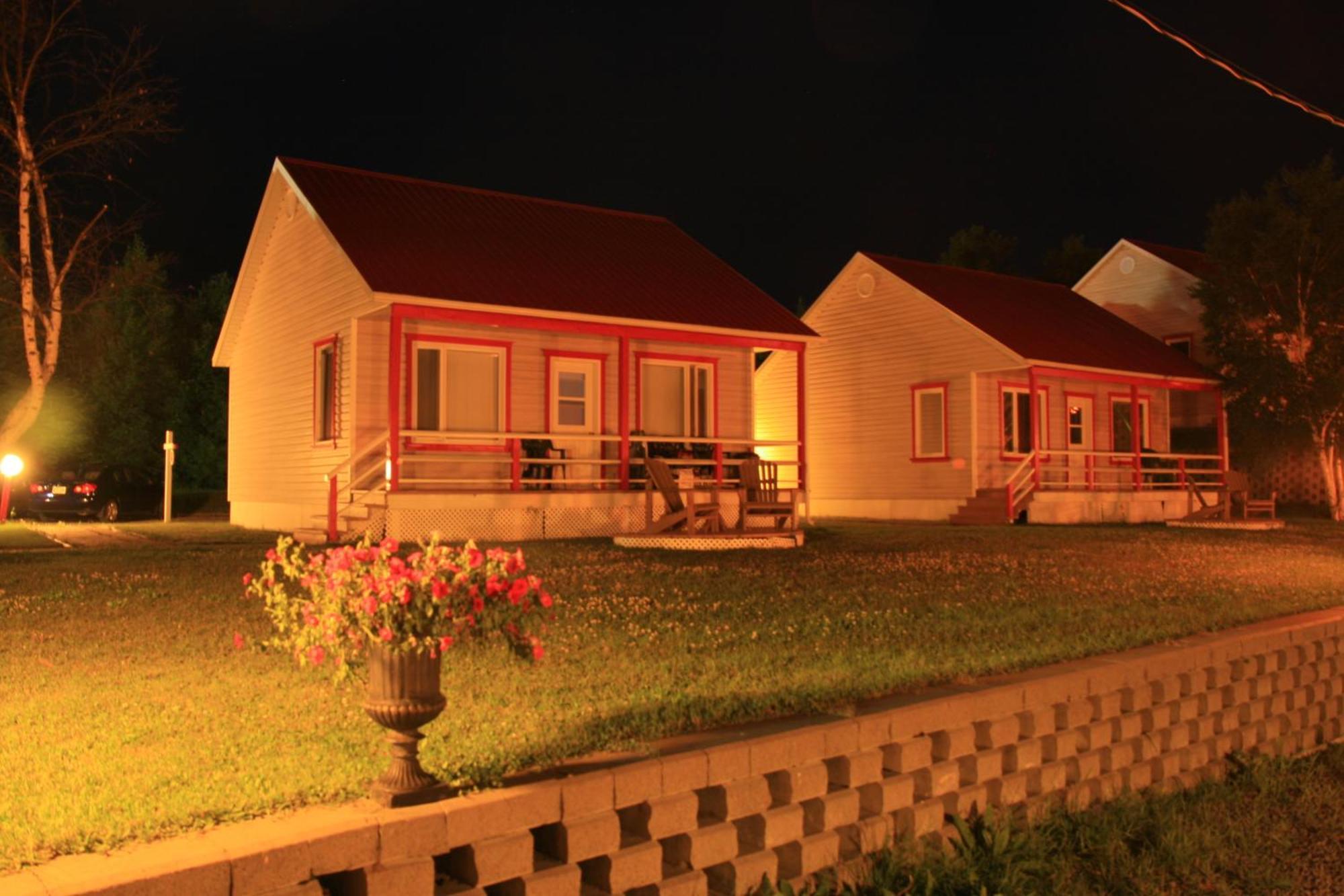 Motel Et Chalets Bo-Fleuve Evangeline Saint-Siméon Szoba fotó