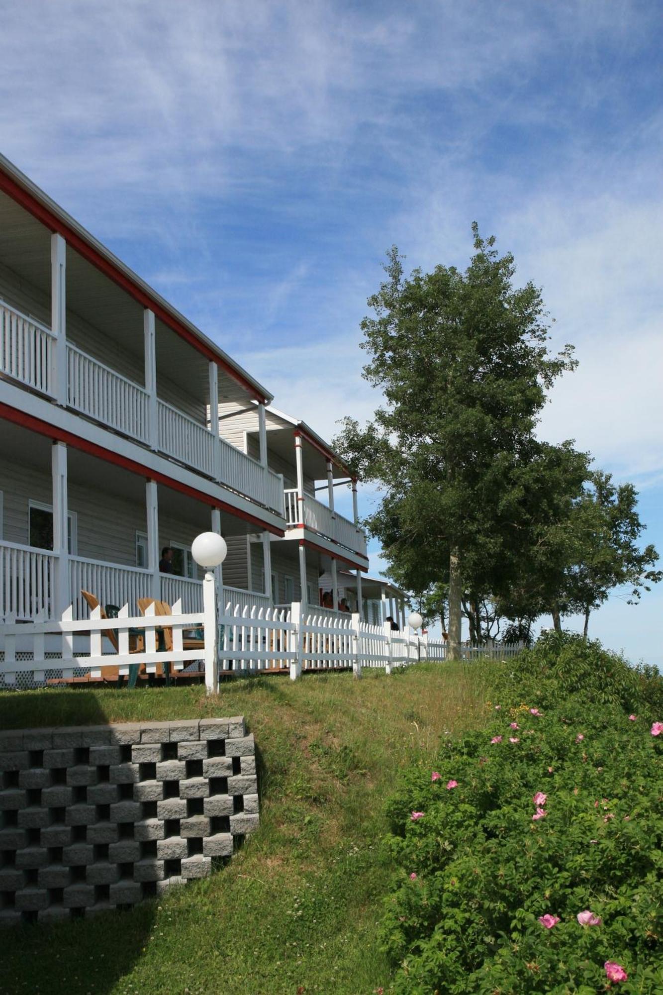 Motel Et Chalets Bo-Fleuve Evangeline Saint-Siméon Szoba fotó