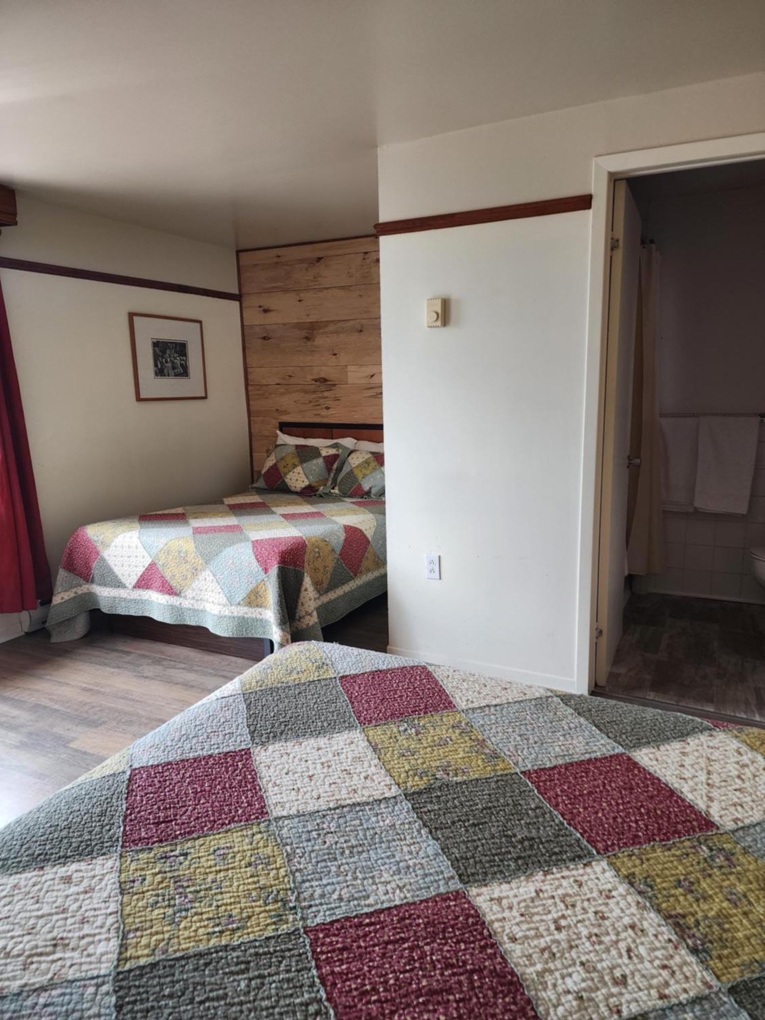 Motel Et Chalets Bo-Fleuve Evangeline Saint-Siméon Kültér fotó