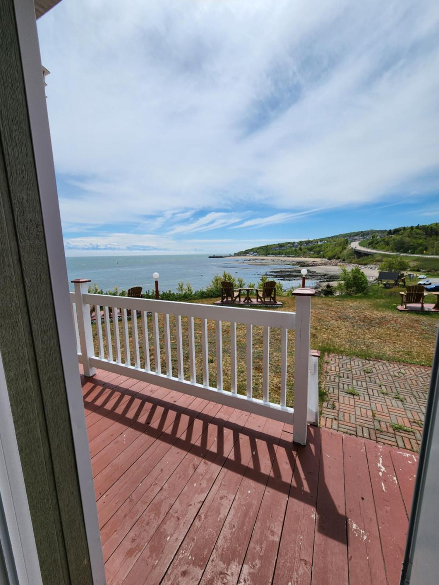 Motel Et Chalets Bo-Fleuve Evangeline Saint-Siméon Kültér fotó