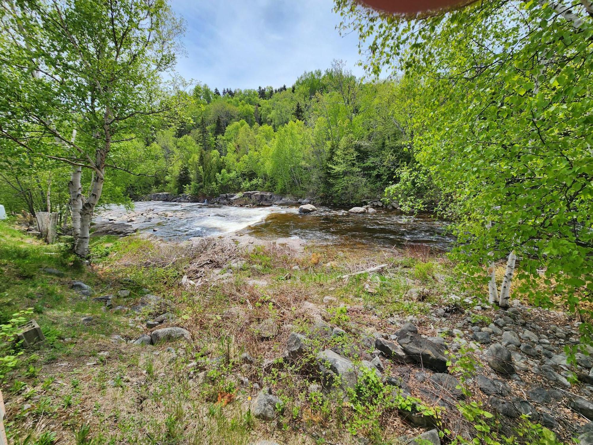 Motel Et Chalets Bo-Fleuve Evangeline Saint-Siméon Kültér fotó