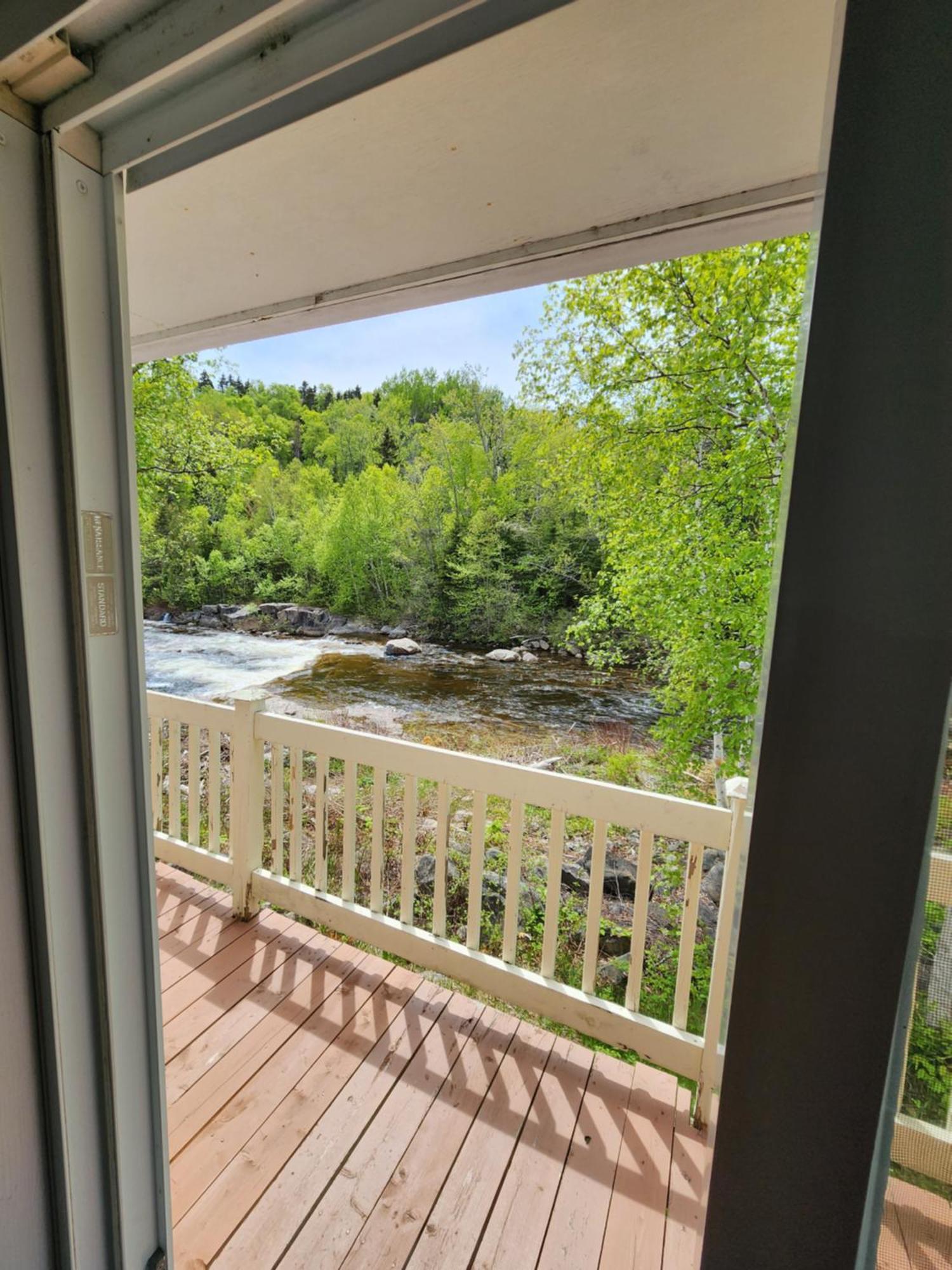Motel Et Chalets Bo-Fleuve Evangeline Saint-Siméon Kültér fotó