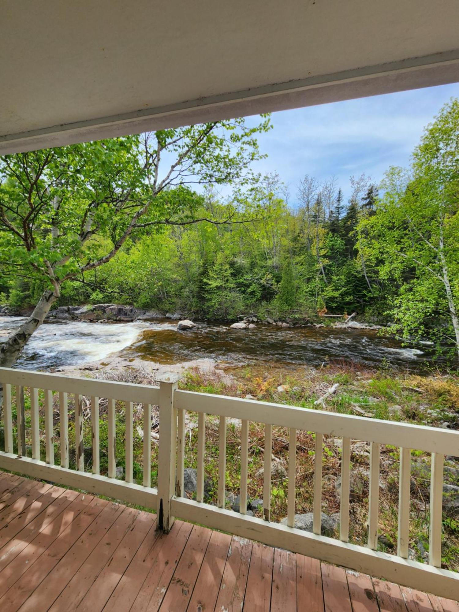 Motel Et Chalets Bo-Fleuve Evangeline Saint-Siméon Kültér fotó