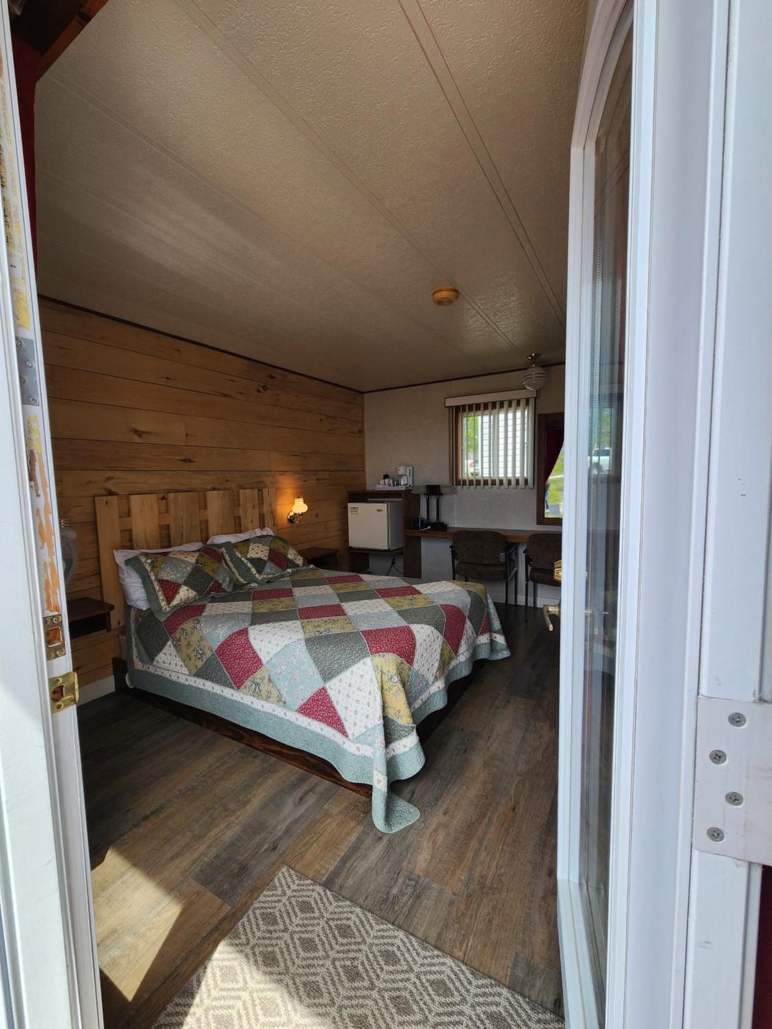 Motel Et Chalets Bo-Fleuve Evangeline Saint-Siméon Kültér fotó