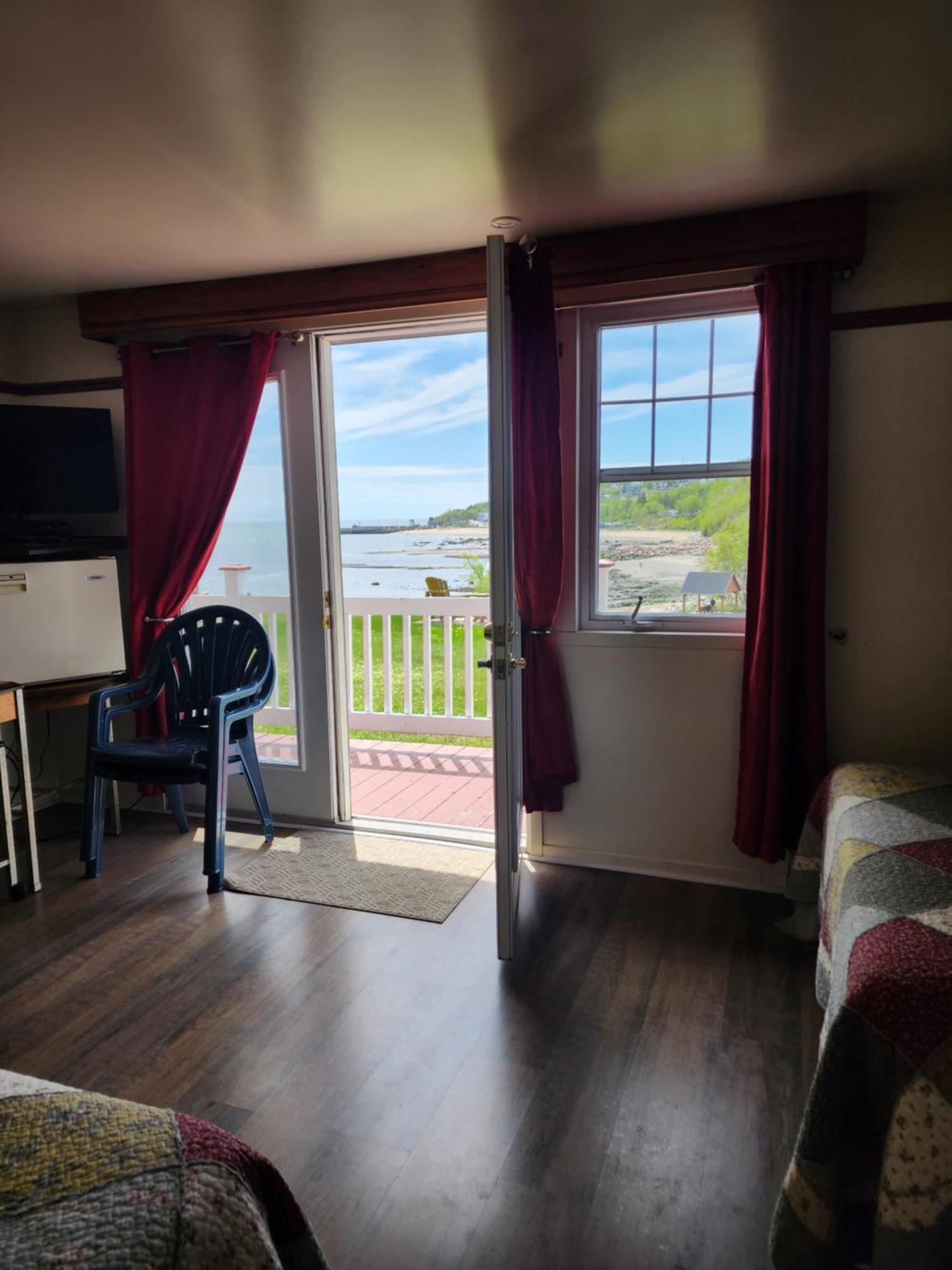 Motel Et Chalets Bo-Fleuve Evangeline Saint-Siméon Kültér fotó