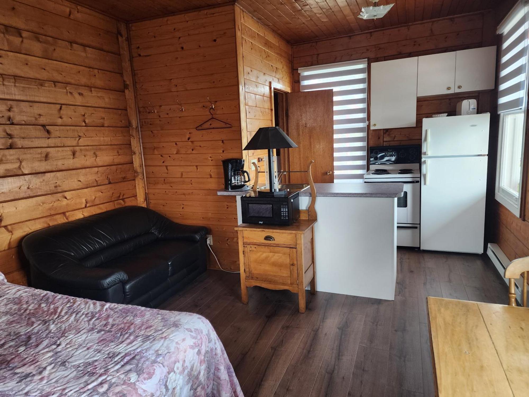 Motel Et Chalets Bo-Fleuve Evangeline Saint-Siméon Kültér fotó