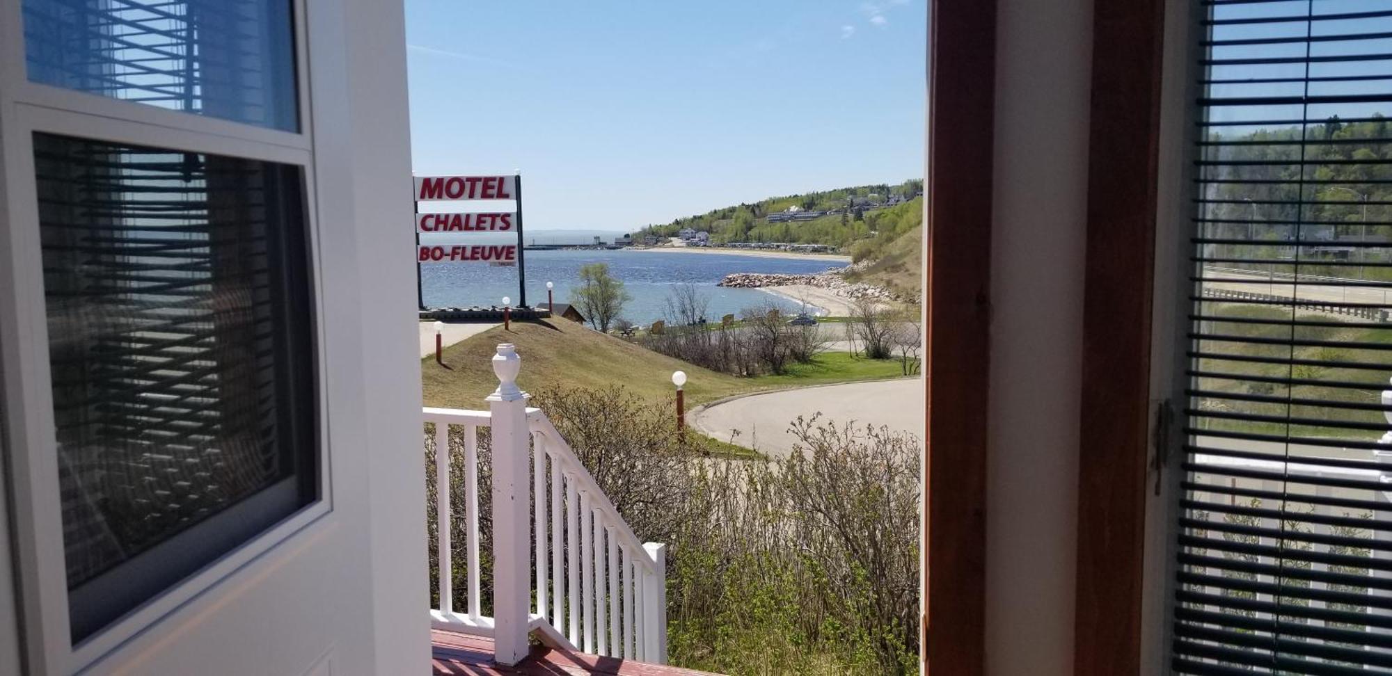 Motel Et Chalets Bo-Fleuve Evangeline Saint-Siméon Kültér fotó